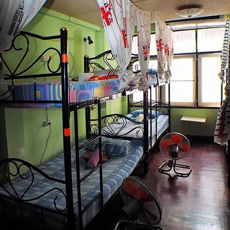 Wacky Fun Party Hostel Banguecoque Exterior foto